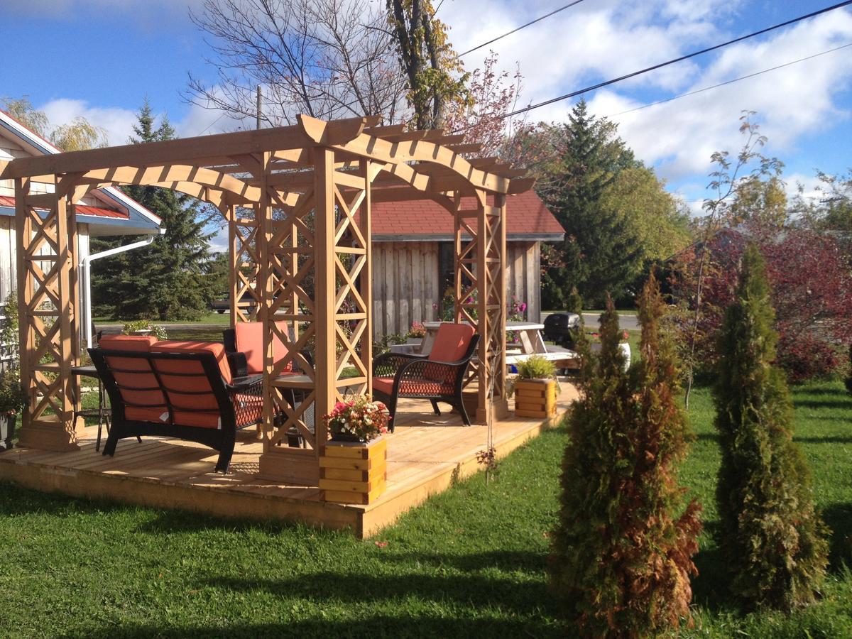 My Friends Inn Manitoulin Manitowaning Exterior foto